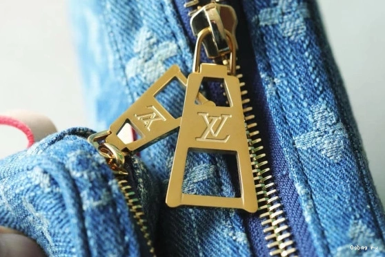 MM Croissant LOUIS VUITTON 0708